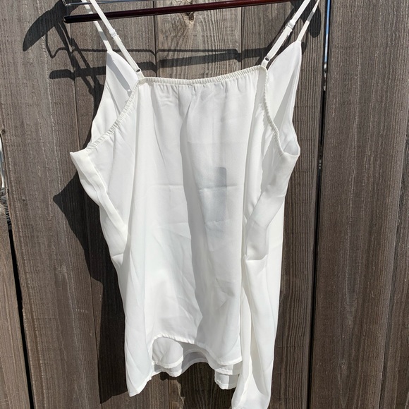 Shinestar flowy, scalloped, white tank top NWT - Picture 4 of 4
